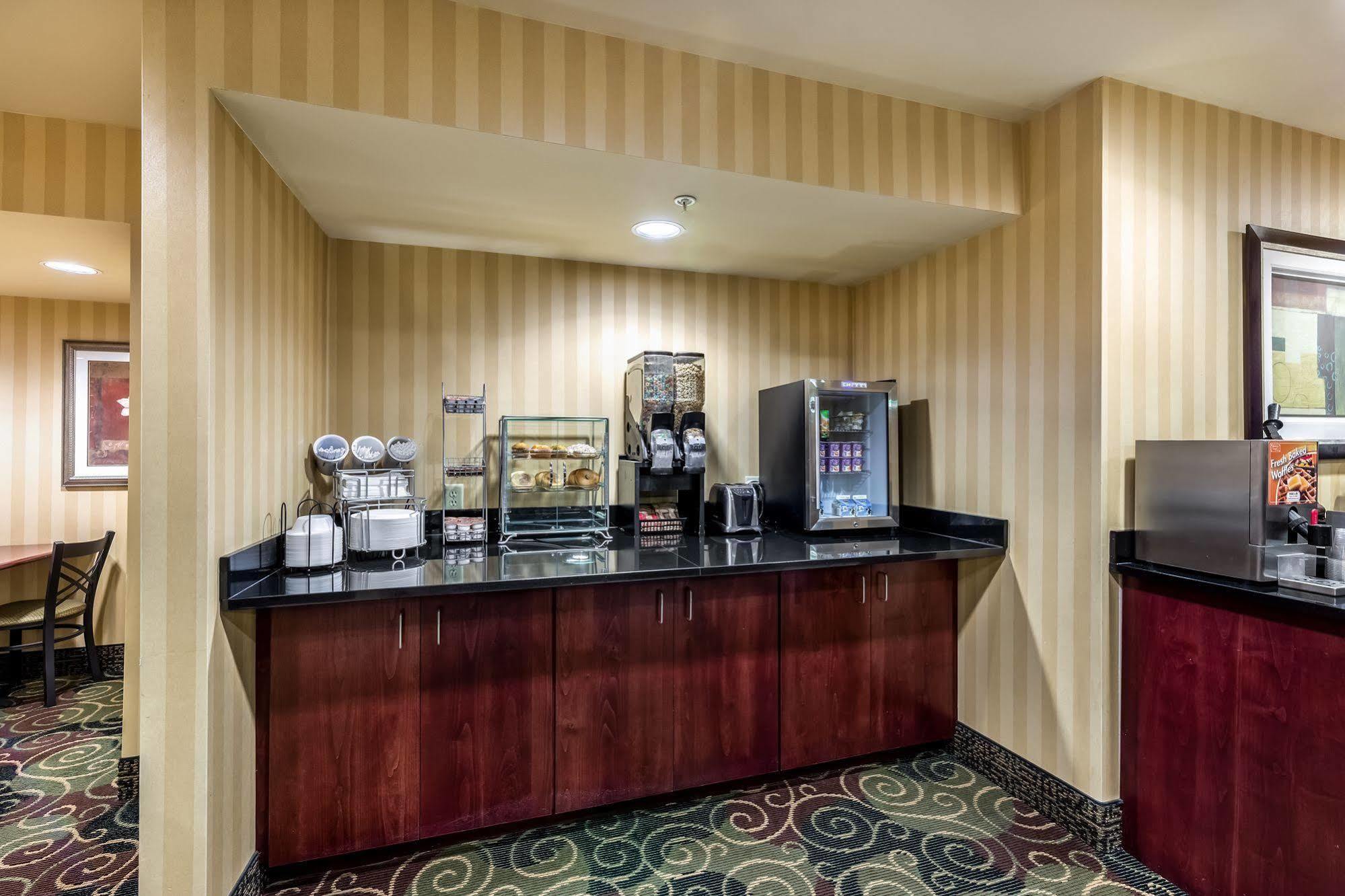 Cobblestone Inn & Suites - Vinton, Ia Экстерьер фото